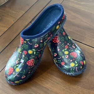 Rubber garden clogs